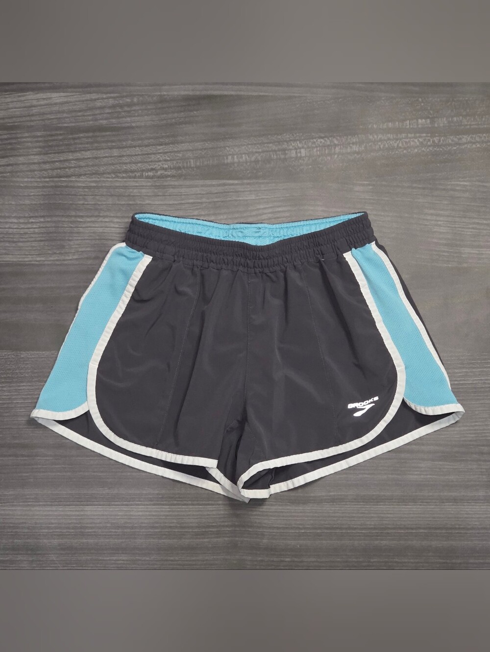 Brooks Women’s Gray Colorblock Running Shorts White Trim Mesh Lined Size M